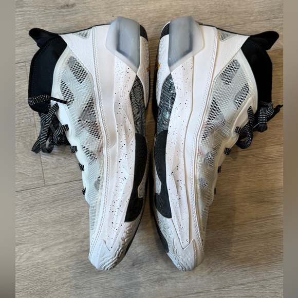 Air Jordan 37 Oreos - Picture 2 of 8